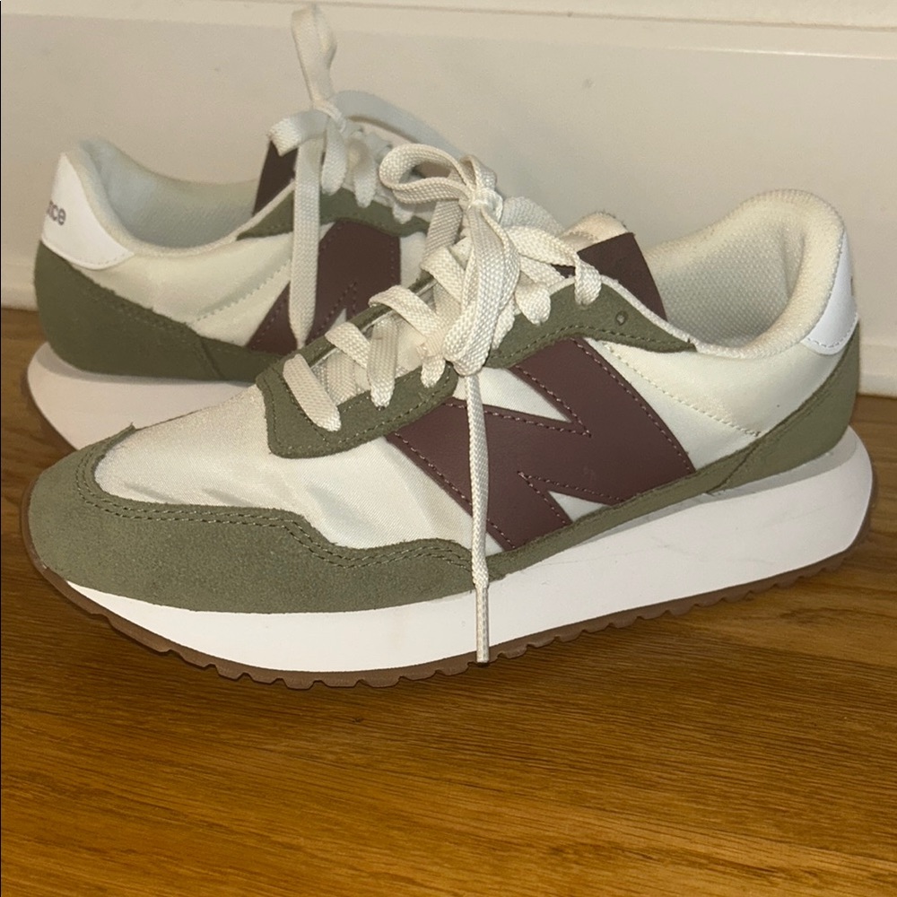 Women’s New Balance 237 sneakers